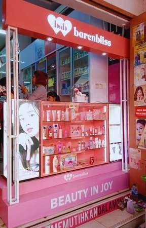 BARENBLISS pop-up booth