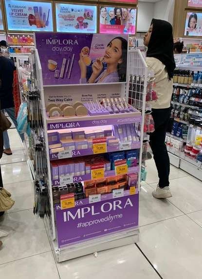 IMPLORA back wall